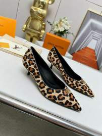 Picture of Louis Vuitton Shoes _SKULVsz35-414cmmnf041213619